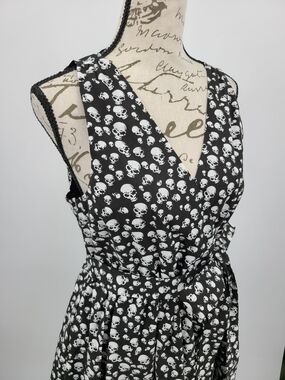ModCloth 100% Cotton Skull Print Faux Wrap Fit And Flare Dress Size Medium